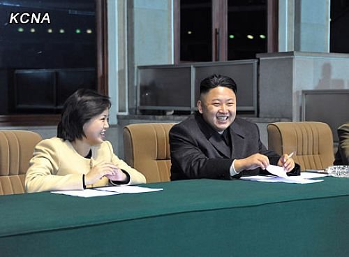 朝鮮最高領(lǐng)導(dǎo)人金正恩10月29日攜夫人李雪主兩次公開亮相。資料圖