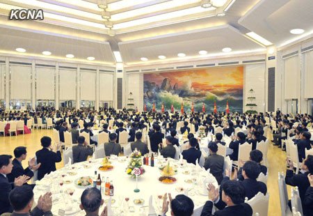 朝鮮勞動(dòng)黨中央委員會(huì)30日舉行盛大宴會(huì)，祝賀成功發(fā)射“光明星3號(hào)”二期衛(wèi)星。