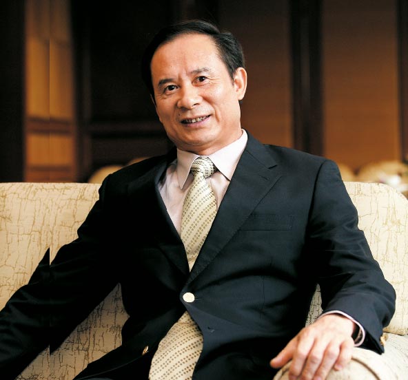 全國政協(xié)委員、星河灣董事長黃文仔有此一說，稱調(diào)控房?jī)r(jià)要從調(diào)控地價(jià)開始