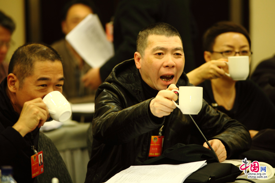 高清：馮小剛提議“以茶代酒”敬政協委員