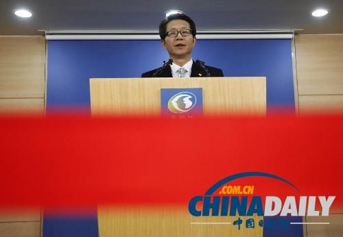 韓國統(tǒng)一部長官柳吉在26日發(fā)表政府聲明說，決定將滯留在開城園區(qū)的韓方人員全部撤回。