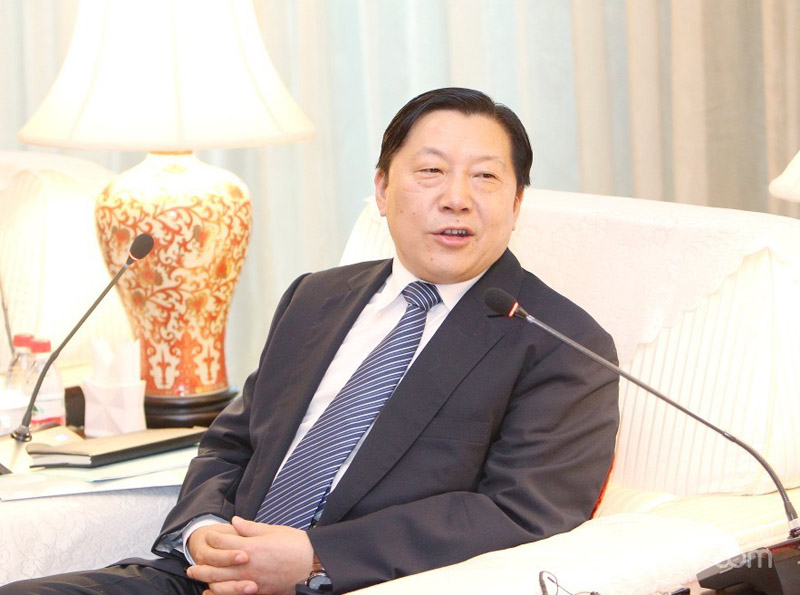 魯煒同志在座談中對網絡名人提出六點希望：網絡名人應承擔更多社會責任，因為他們的網上一言一行影響更多的人。網絡名人應自覺維護國家利益，積極發揮凝聚正能量作用，鼓舞更多網民為實現中華民族偉大復興的中國夢做出貢獻。網絡名人應自覺傳播社會主義先進文化，弘揚中華民族美德。網絡名人應帶頭遵守法律和道德規范，努力成為法治和道德的倡導者。網絡名人應積極倡導社會誠信，為社會誠信建設做出貢獻。網絡名人應帶頭維護公民個人合法權益，自覺抵制一切有損他人名譽和利益的行為。圖為國家互聯網信息辦公室主任魯煒。