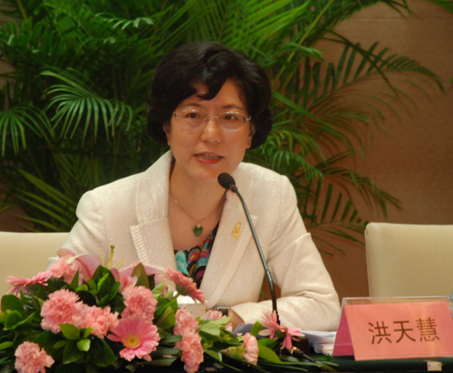 全國婦聯副主席、書記處書記洪天慧