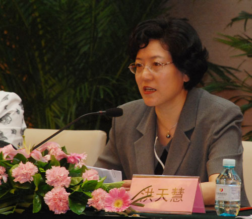 全國(guó)婦聯(lián)副主席、書記處書記洪天慧