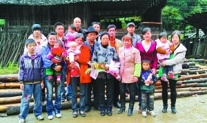 女孩火車站走失離家16年養父母及兄長為其尋親不輟
