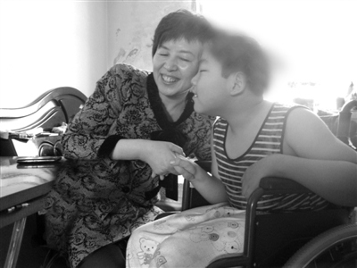 母子情深。 母子情深。