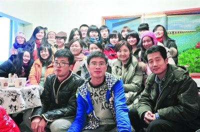 咖啡館股東合影。“米格”供圖 咖啡館股東合影。“米格”供圖