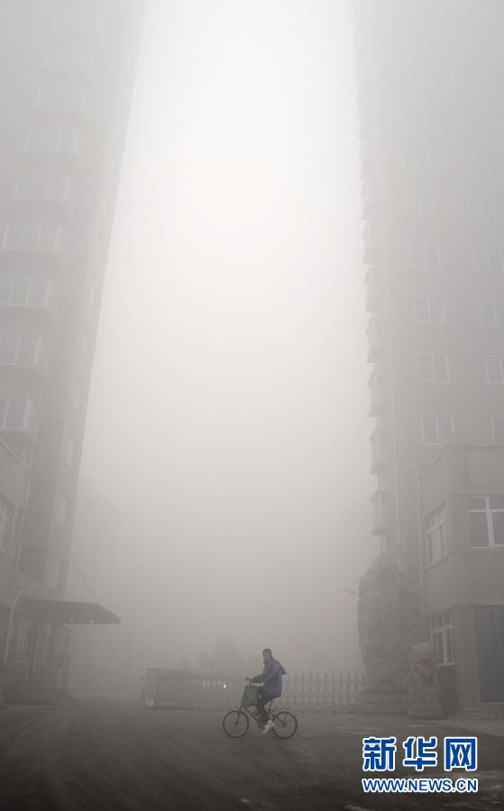 #（晚報）（3）我國多地大霧持續 中央氣象臺繼續發布大霧藍色預警