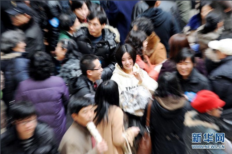“歐美市場經濟的發展歷史表明，完全自我調節的市場最終導致的只是衰退和混亂，‘蛋糕’做大了也只會壞掉。”孫沛東最后強調，“如果沒有社會共同體的自我保護，市場的邏輯將把我們所有的人和社會關系都變成商品。對此，每一個人都得保持必要的警惕。”