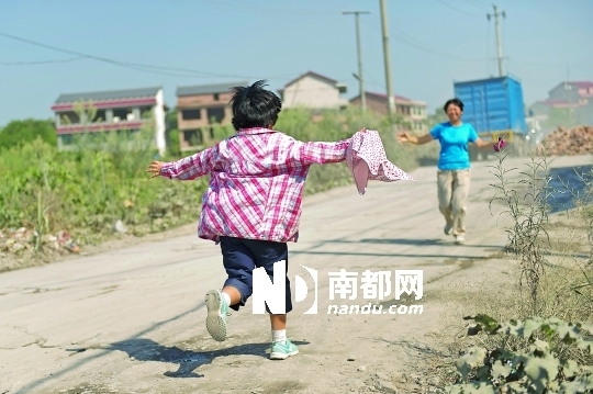 “我們希望回歸到正常的軌道中，她還是個(gè)小女孩，請(qǐng)大家不要將她捧得太高，這樣孩子會(huì)飄飄然。”