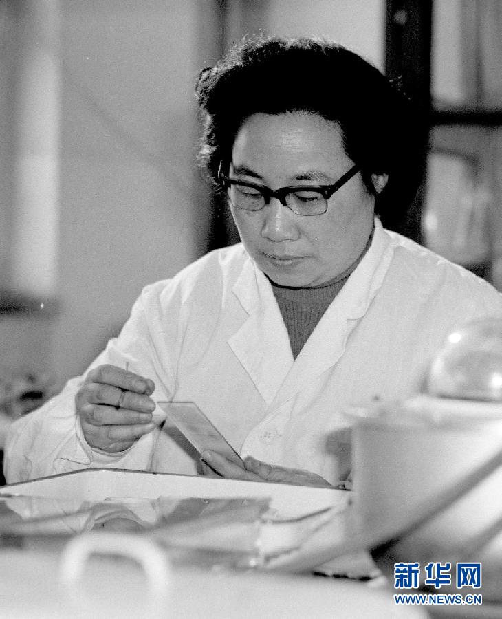 （新華直擊）（2）中國女科學家屠呦呦和一名日本科學家及一名愛爾蘭科學家分享2015年諾貝爾生理學或醫學獎