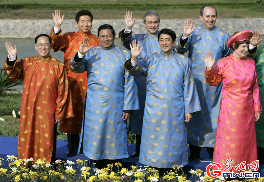 最炫民族風(fēng)！盤點(diǎn)歷年APEC峰會領(lǐng)導(dǎo)人特色服裝秀