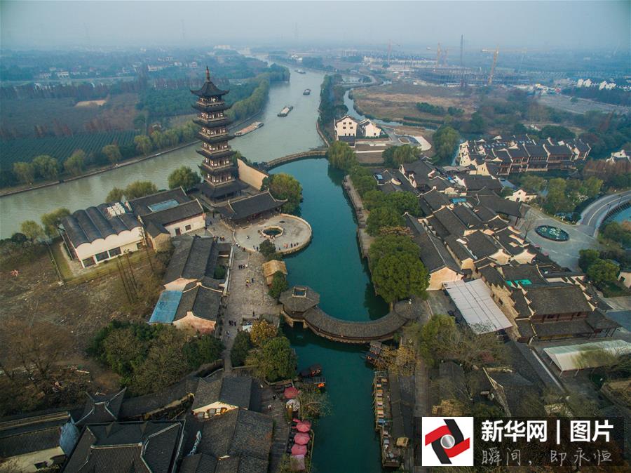 這是12月8日航拍的烏鎮西柵景區的古鎮風貌。