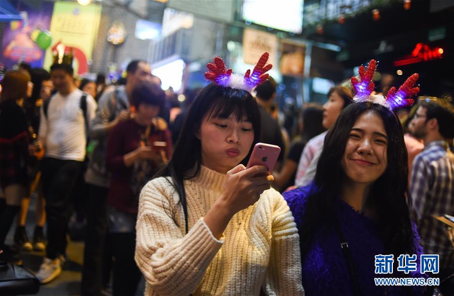 (晚報)(4)香港市民歡欣迎接圣誕節