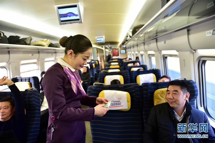 （關注春運）（4）“新晉”列車長何露的春運“首秀”