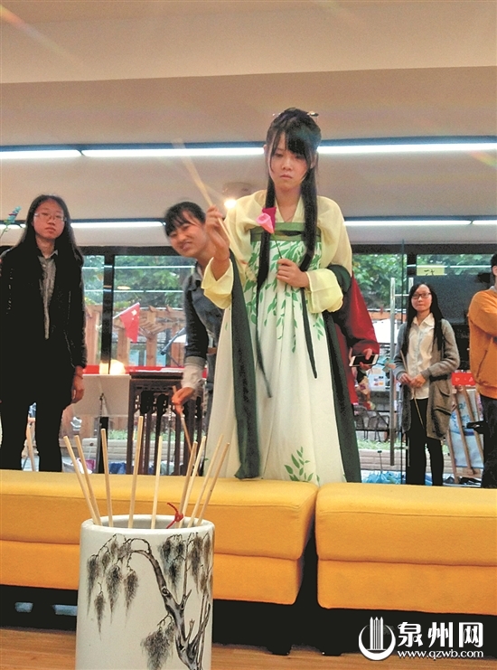 中國情人節!著漢服仿古禮 華大學子重現上巳節