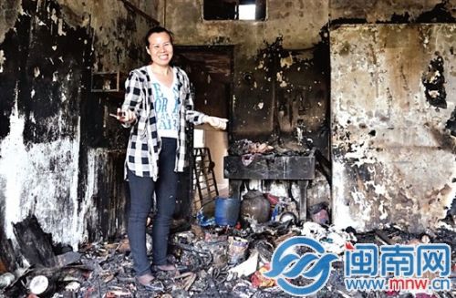 泉州一店面著火 鄰居大姐沖進火里救出腦癱女孩