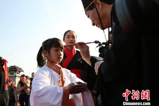 朱砂開智。　張遠(yuǎn)　攝
